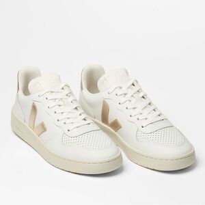 Veja V-10 sneaker
